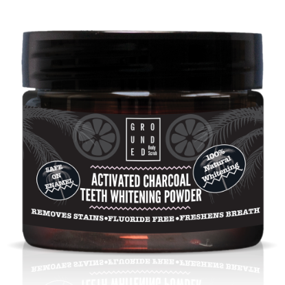 Image de GROUNDED BODY SCRUB - Poudre de charbon blanchissante pour les dents 50 g